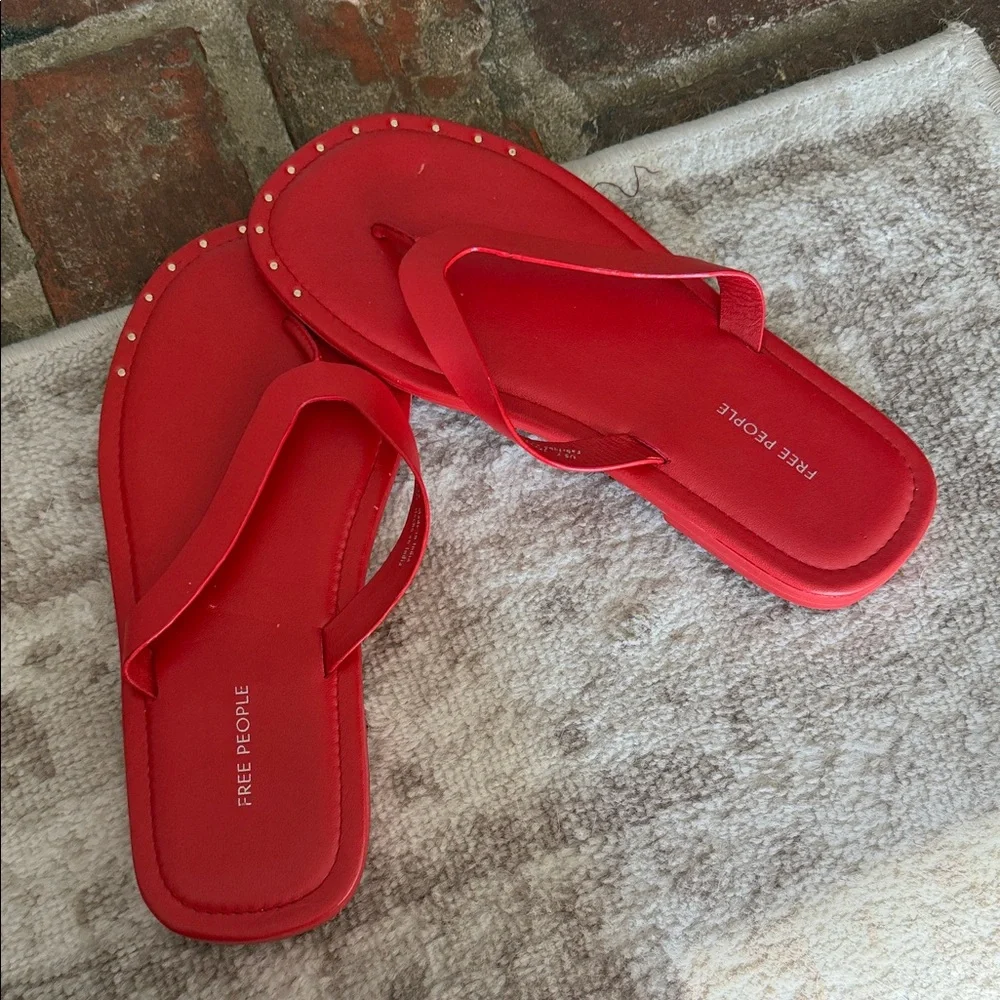 ⭐️NWOT Free People Sona Leather Thong Sandals⭐️